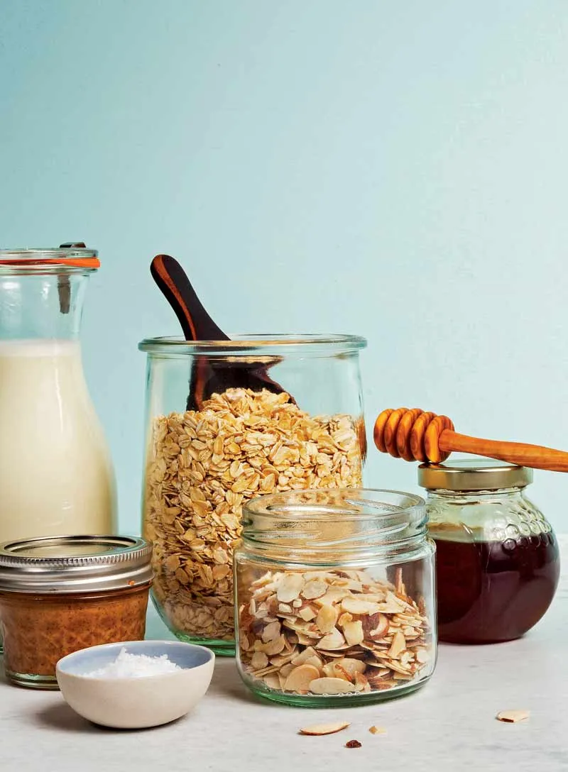 Smoothies - 100  Recipes, All Diets, Quick & Easy, Healthy Additions, Superfoods, Protein, Grains, Tea, Nuts, Nutrition Goals, Fresh Ingredients, Super Bowls, Blender Basics, Shopping Guide & More!