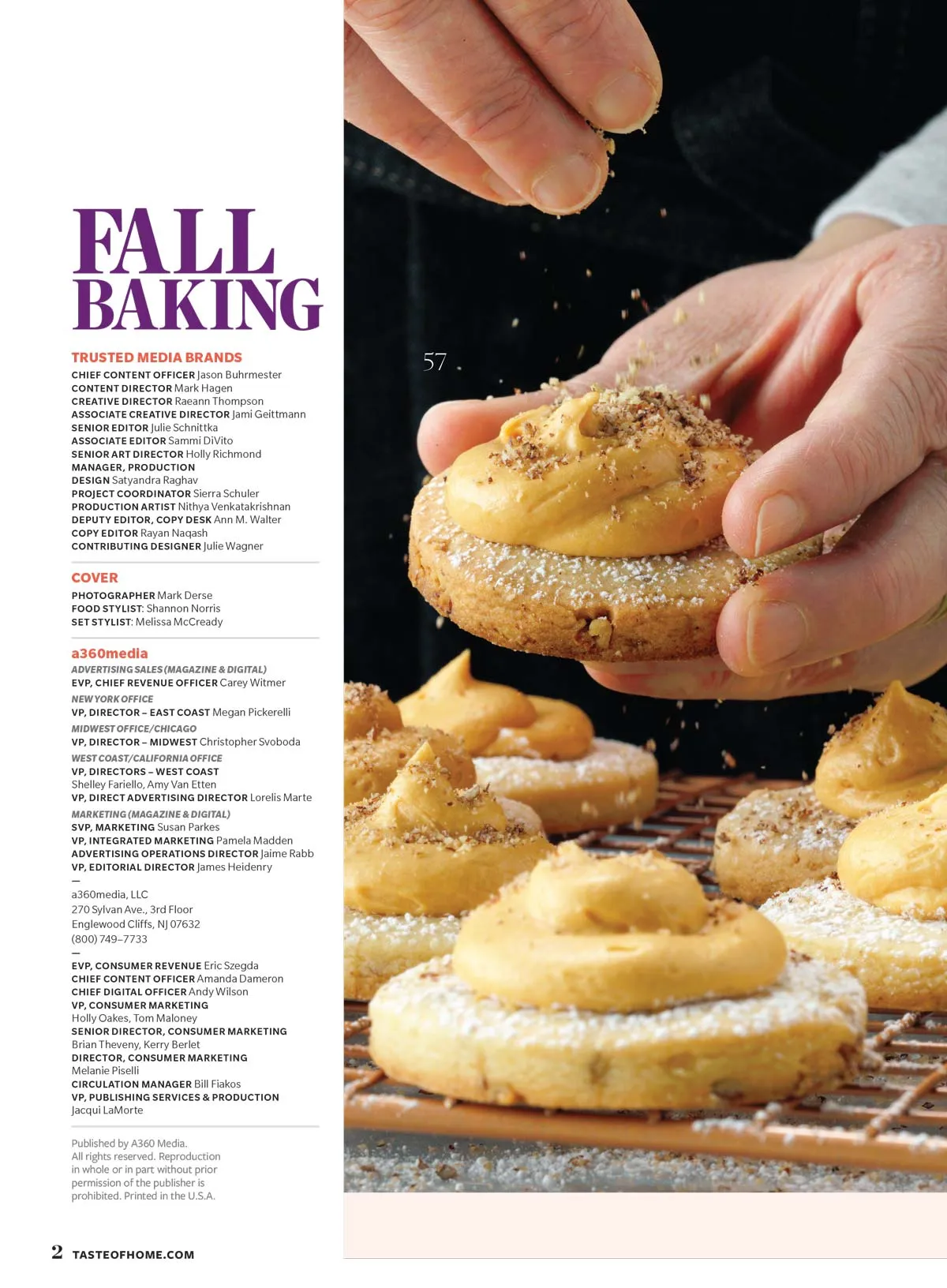Taste Of Home - Fall Baking: 107 Best-Loved Baked Goods, Cozy Quick Breads, Easy Pies, No-Fuss Cookies, Pro Tips & Tricks For Success, Seasonal Desserts, Cranberries, Pumpkin, Apples, Nuts & More!