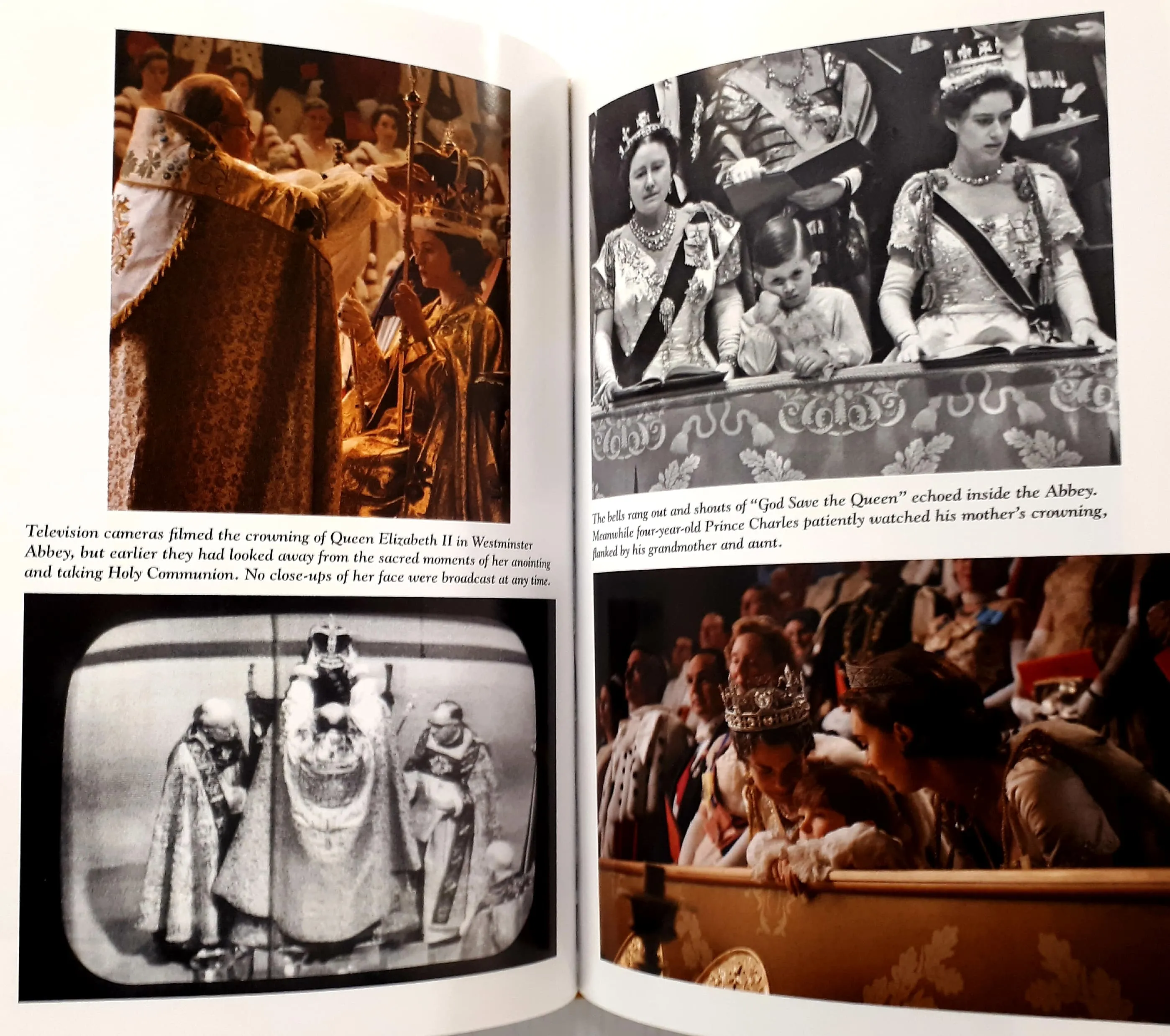 THE CROWN: THE OFFICIAL COMPANION - Robert Lacey