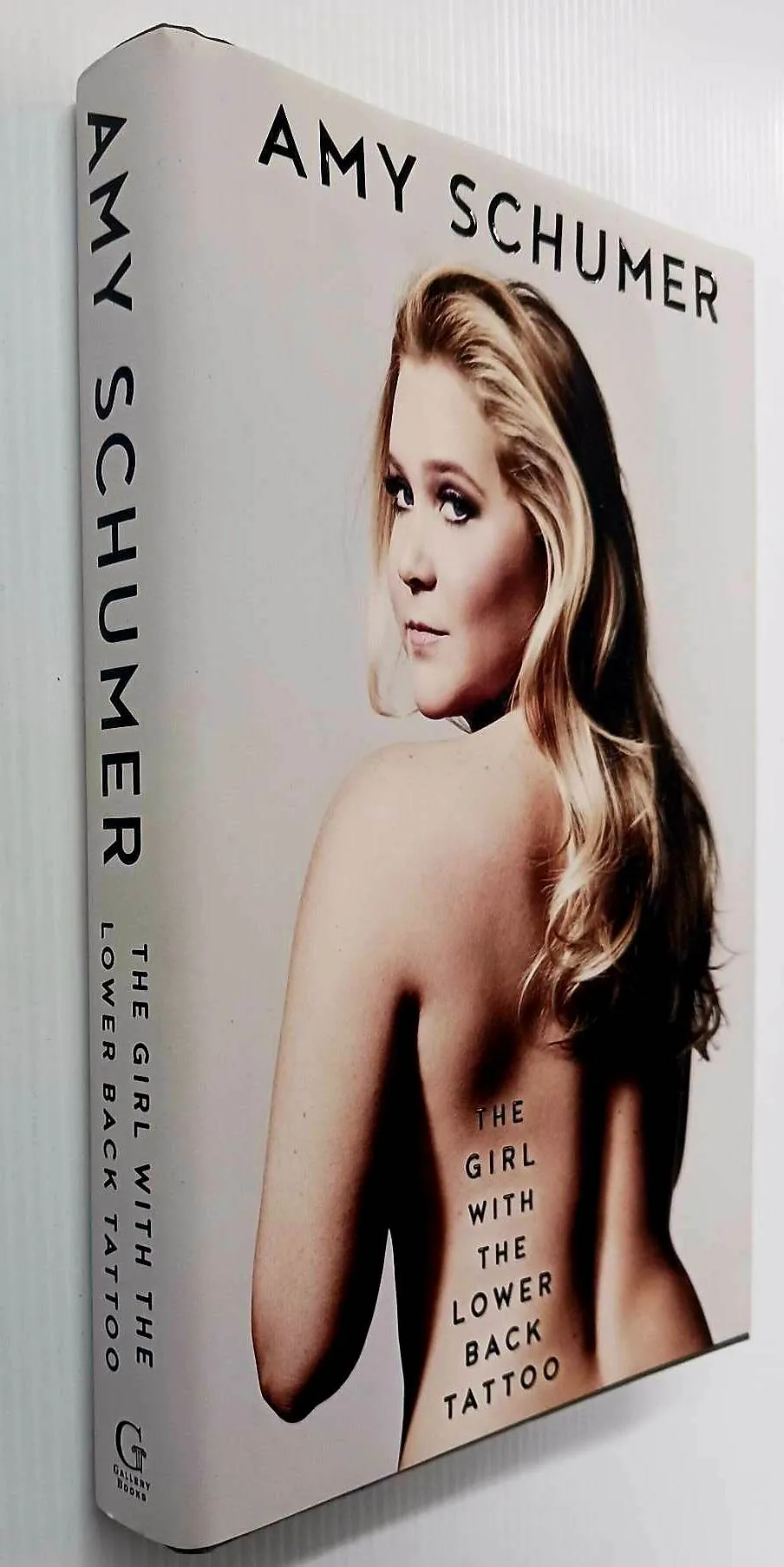 THE GIRL WITH THE LOWER BACK TATTOO - Amy Schumer