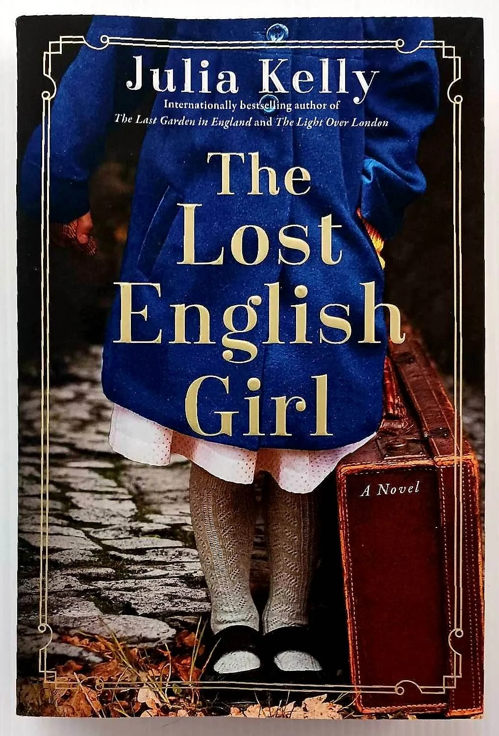 THE LOST ENGLISH GIRL - Julia Kelly