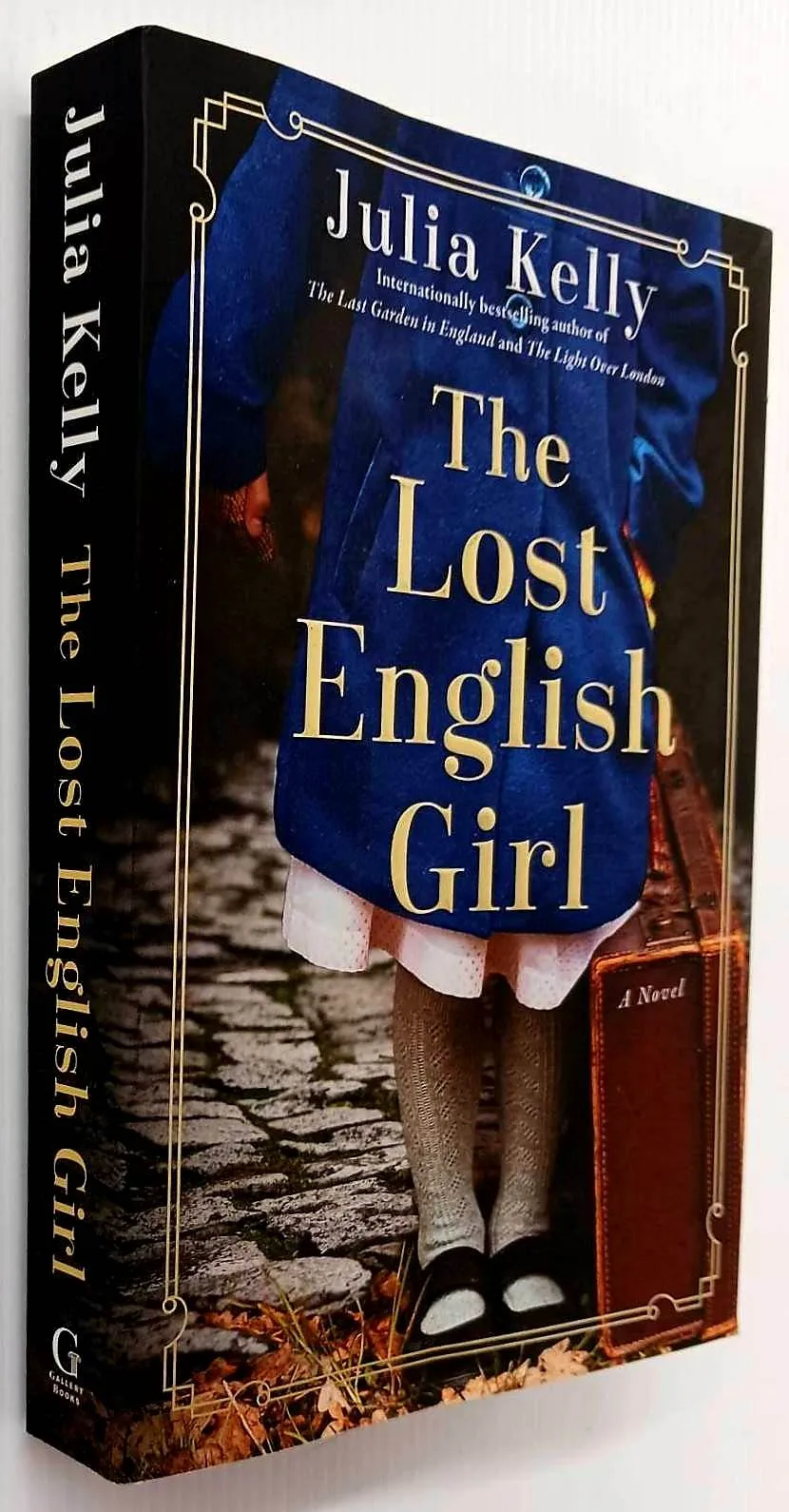 THE LOST ENGLISH GIRL - Julia Kelly